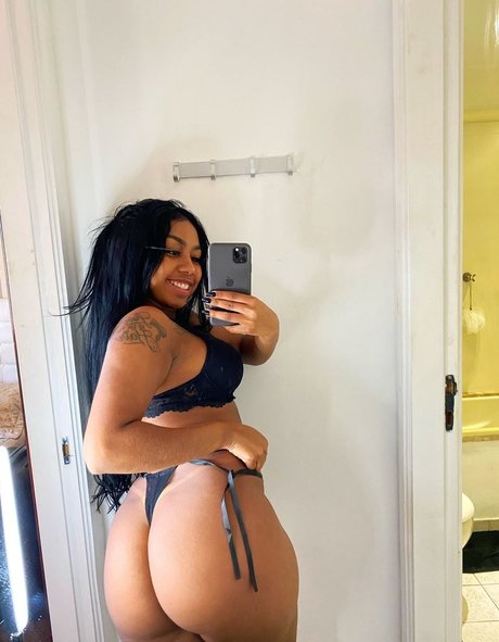 Karoline Coutinho nice model picture