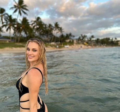 Nicole Arbour nice actress image