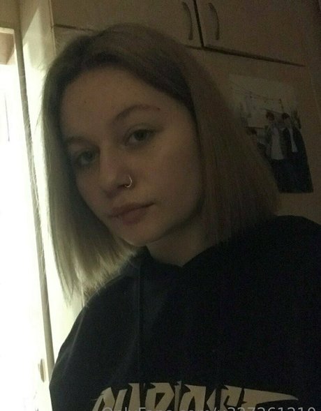 lillie france Profile pic