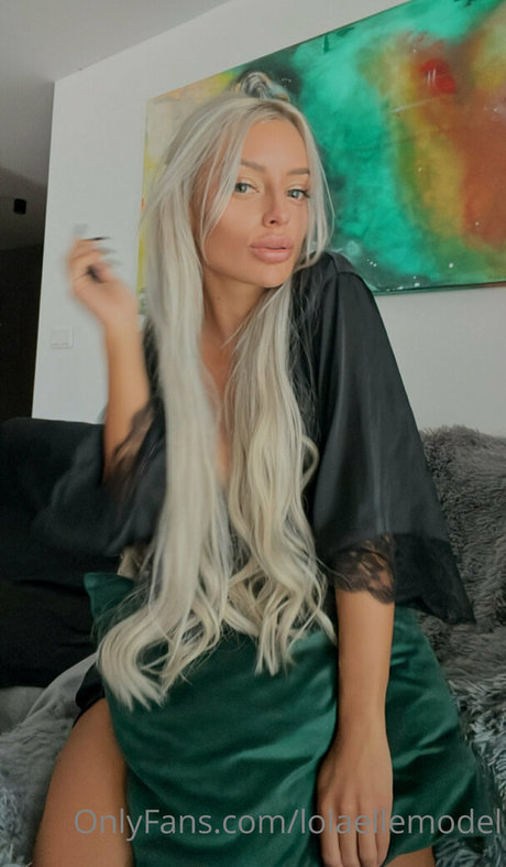 lolaellemodel model top image