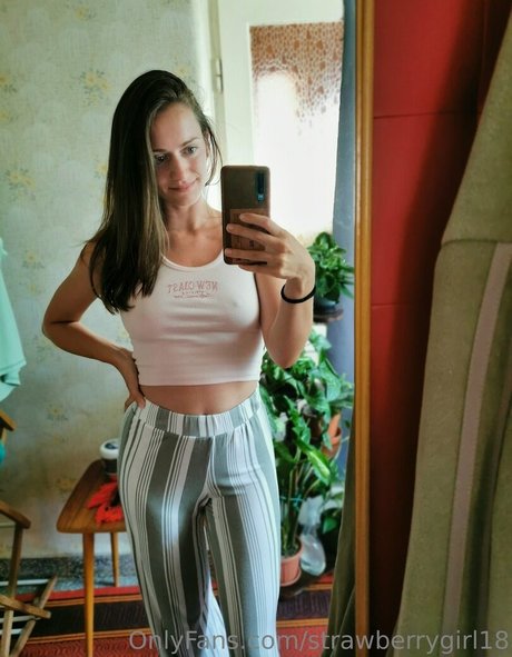 strawberrygirl18 nude actress pictures