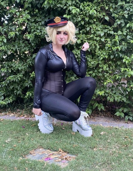 minniealiencos model erotic img