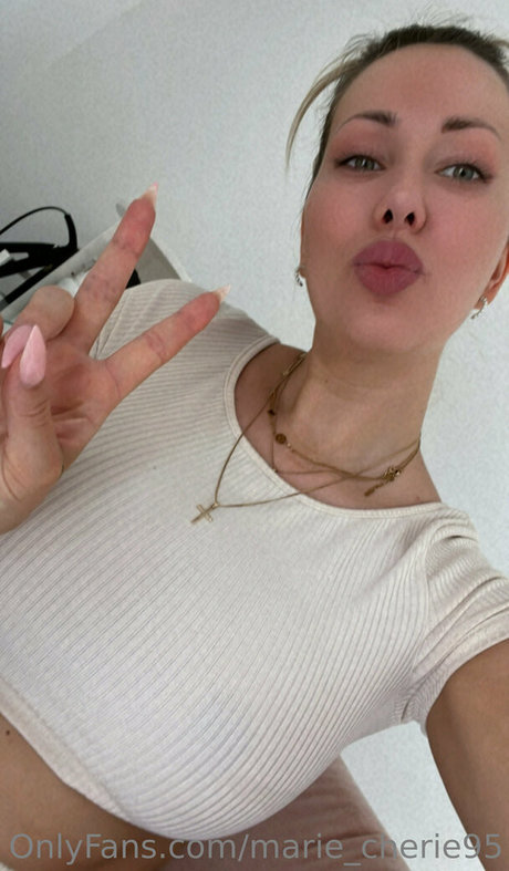 marie cherie95 model top picture