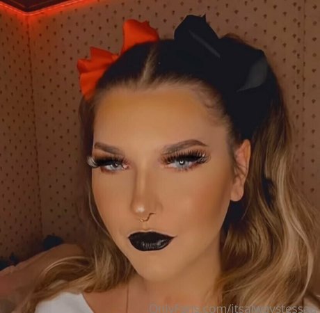 itsalwaystessaa model nude gallery