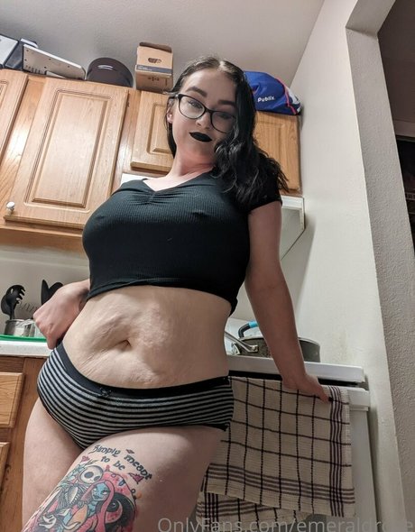 emeraldrose naked pornstar pic