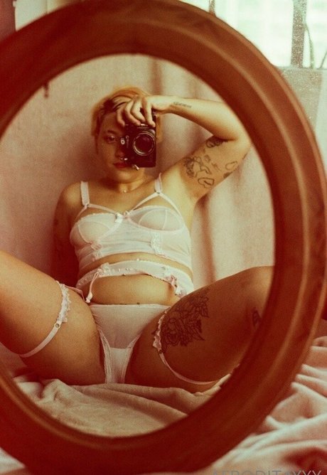 exclusive onlyfans pornographic images