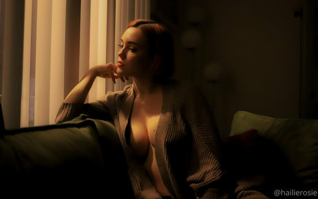 hailierosie star nude photo
