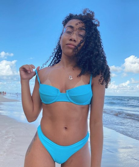 Thais Santos erotic pornstar pictures