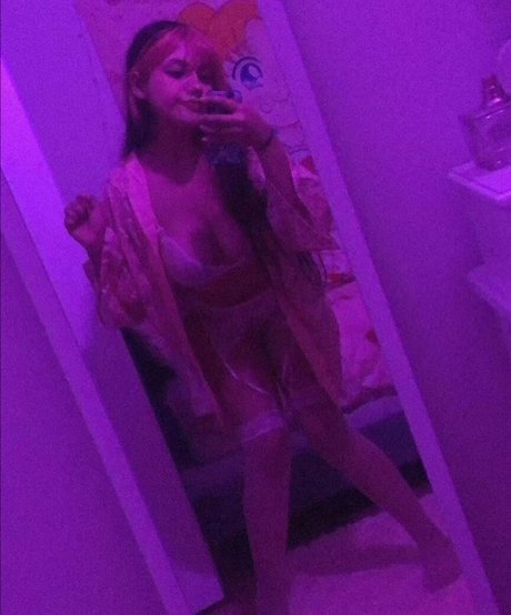 babymelini model free photo