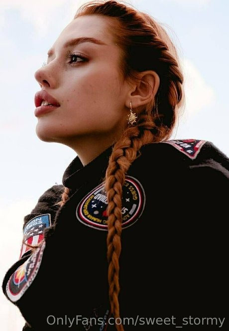 stormy bunny pretty model pic