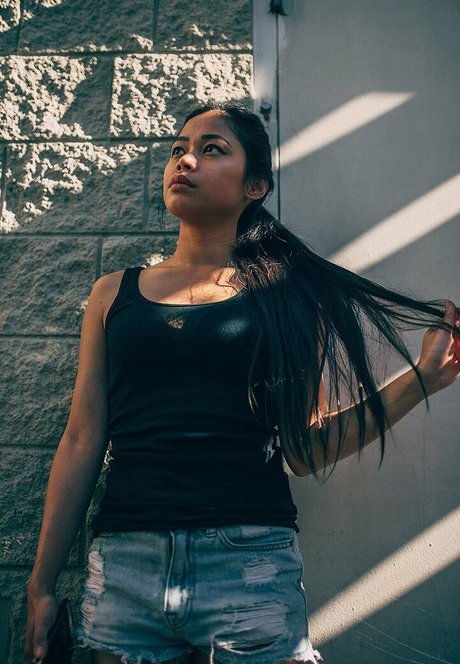 Jonna Mae sexy actress gallery