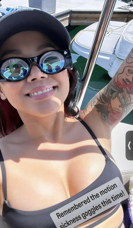 Jonna Mae model erotic photo