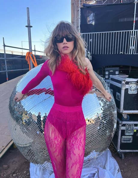 Suki Waterhouse star naked galleries