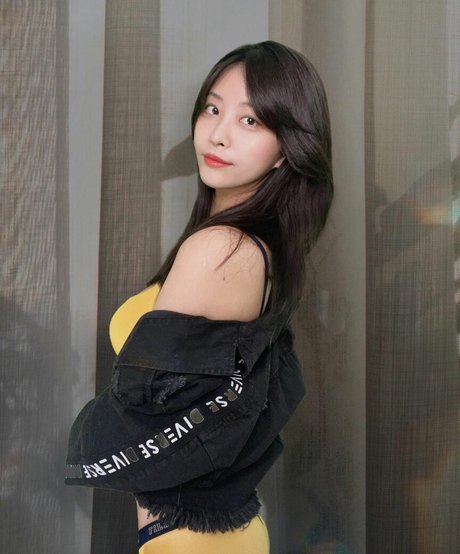 Mimo ASMR perfect model pictures