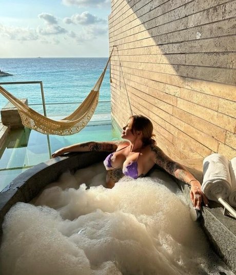 RobbieCal star nudes images