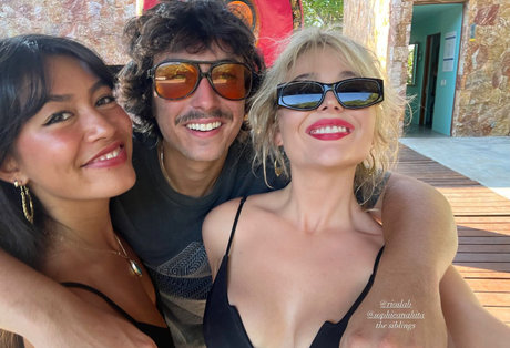 Emily Lind sexy model pic