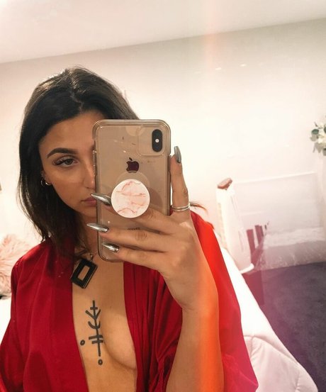 Sariana nude star pictures