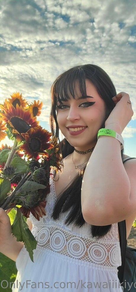 Rue Hernandez xxx model pics