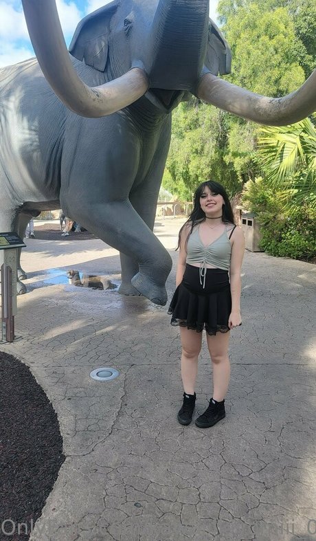 Rue Hernandez high quality star image