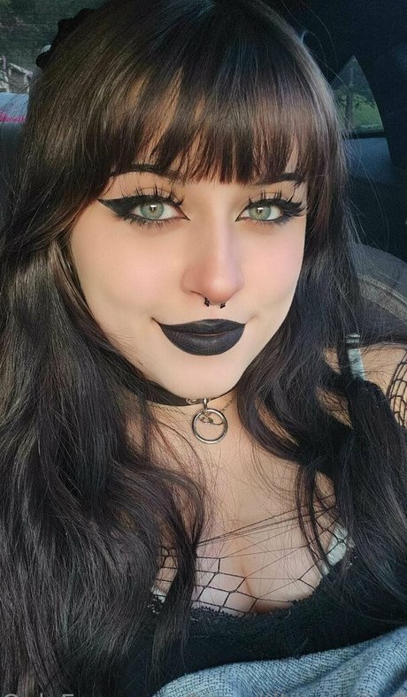 Rue Hernandez pornstar erotic pictures