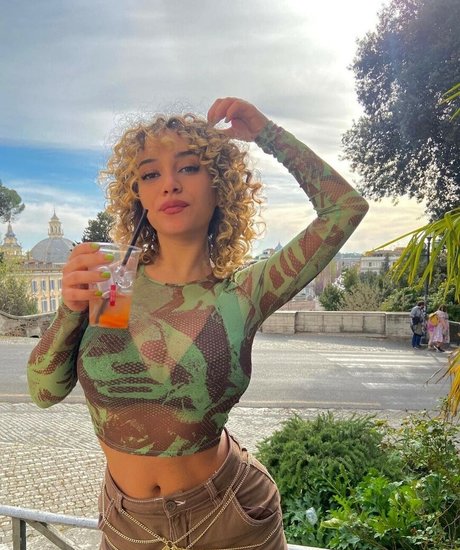 bisou cs pornographic model pics