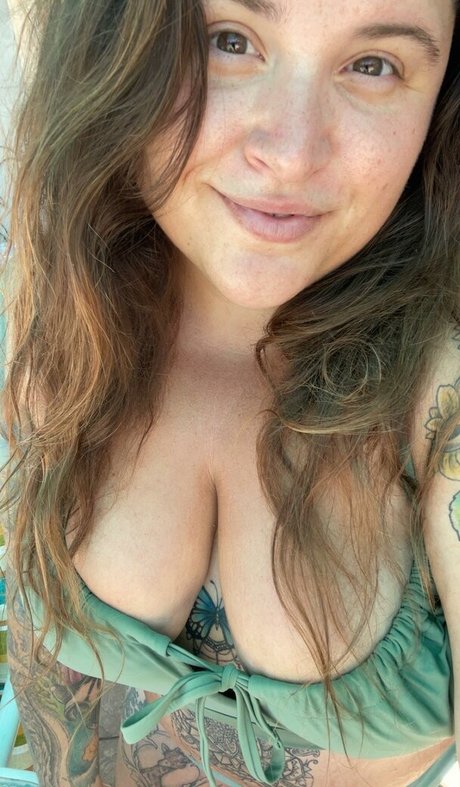 HandfulHeather model pornographic images