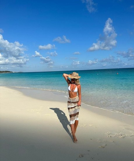 Phoebe Isobel nudes model archive