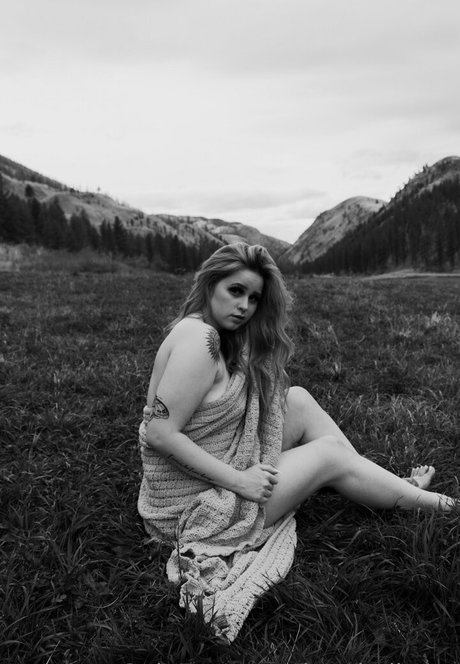 handj0bzbychelle model sex photo