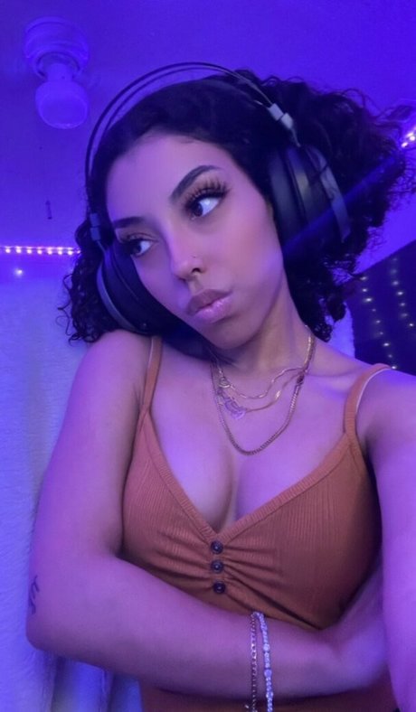 Empress Mirai star hot image