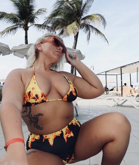 Sarastacks naked actress pictures