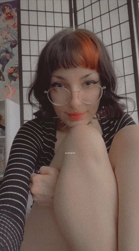 pinexgrey exclusive model picture