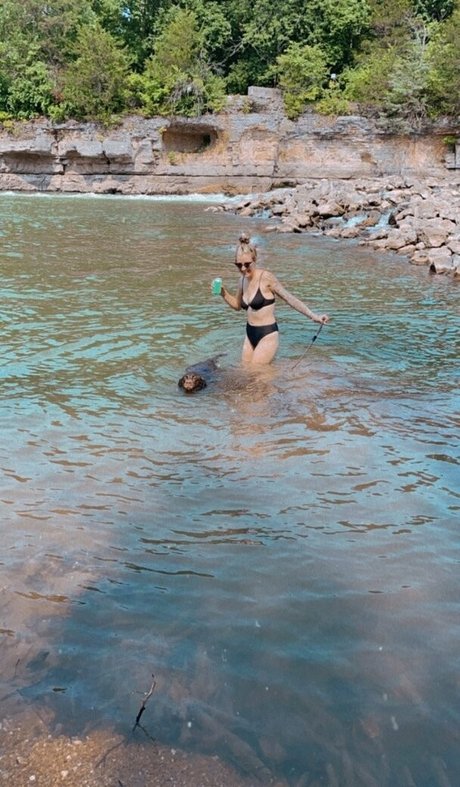 brookes world Profile pic