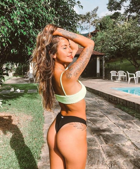 Beatriz Assis model pic