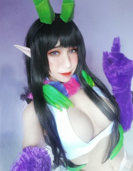 Refeen model hot img