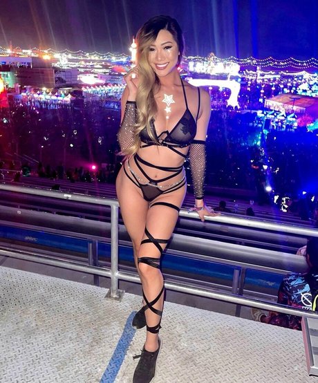 sandeeecheeks star hot images