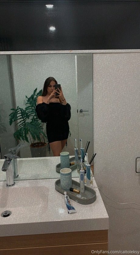 caitcourtz model adult image