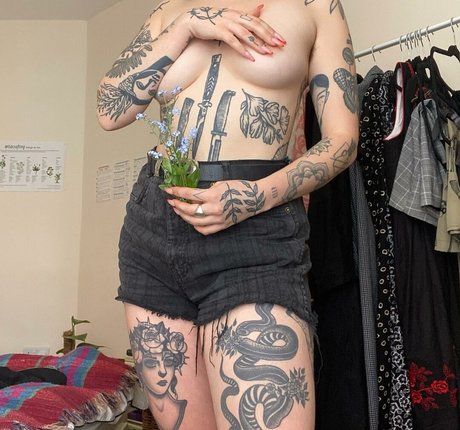 IvyElf pornstar pretty images