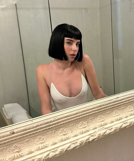 Chloe Hodgson naked actress photos