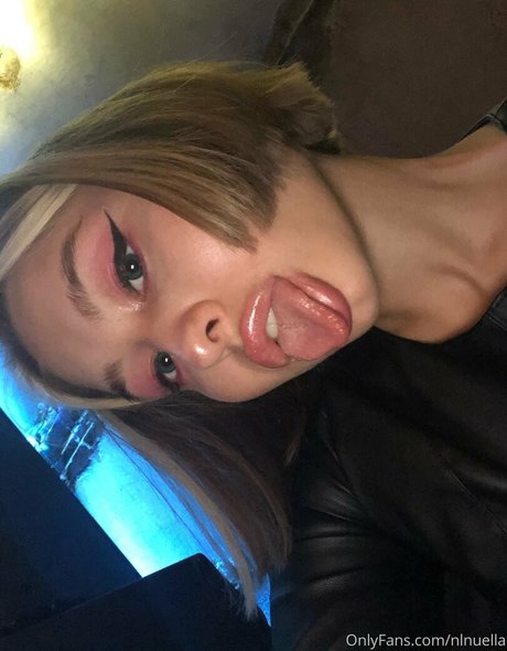 elllleeee star sexy photo