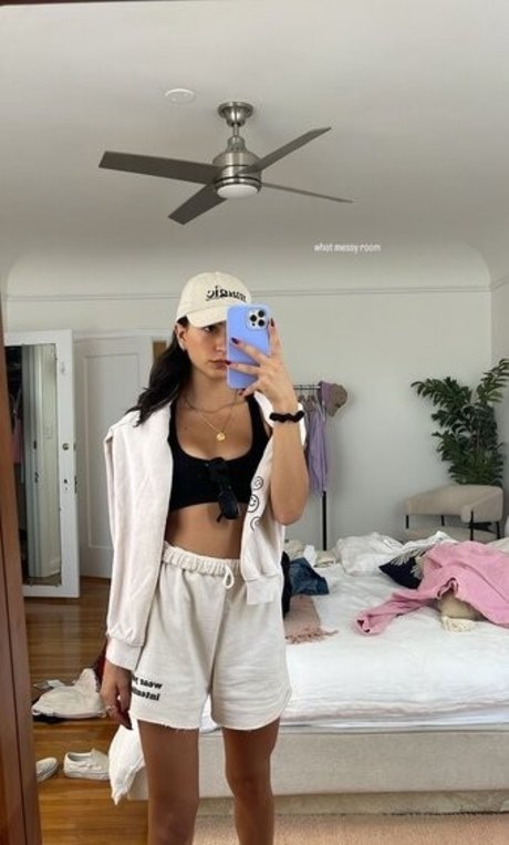 Natalee Linez erotic actress photos