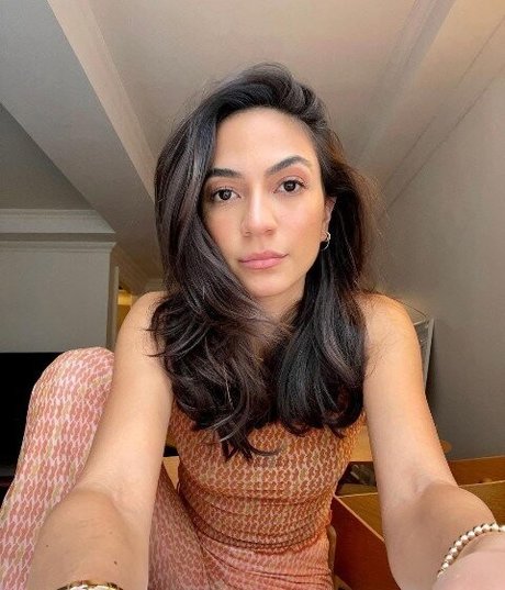 Natalee Linez nude model pics