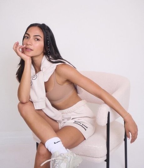 Natalee Linez model erotic photos