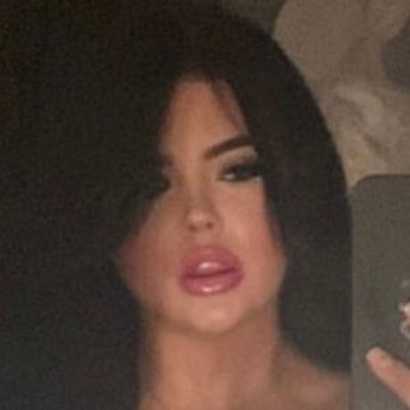 Courtney Williamson model photo