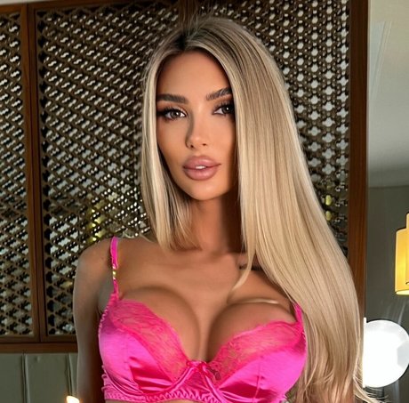 Milevskate sexy model pic