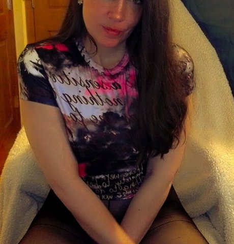 Molly Nova adult model img