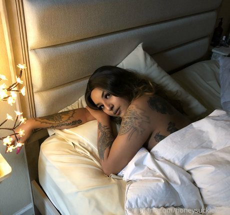 honeysucklexoxo model porn pictures