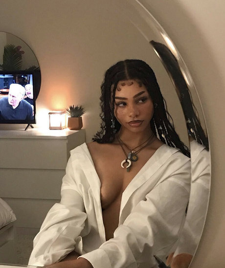 selwrite nude actress galleries