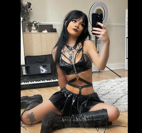 Portsmouth model high quality photos