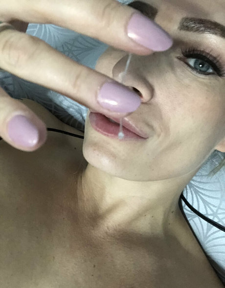 ava austen top model photos