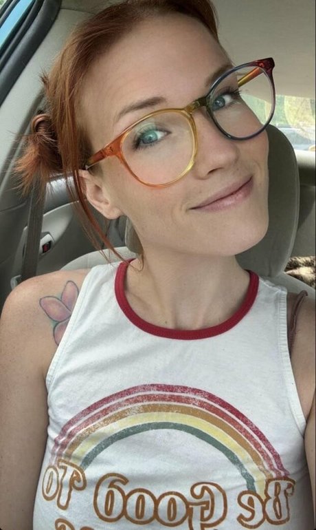 Skyra Fox star porn images